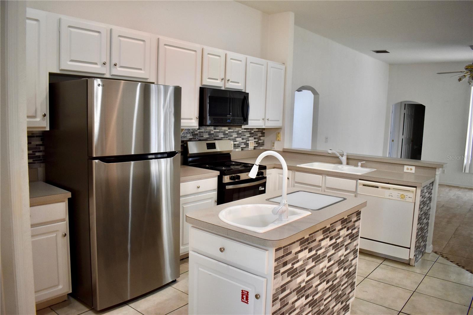 957 VIA BIANCA DRIVE, Davenport, FL 33896