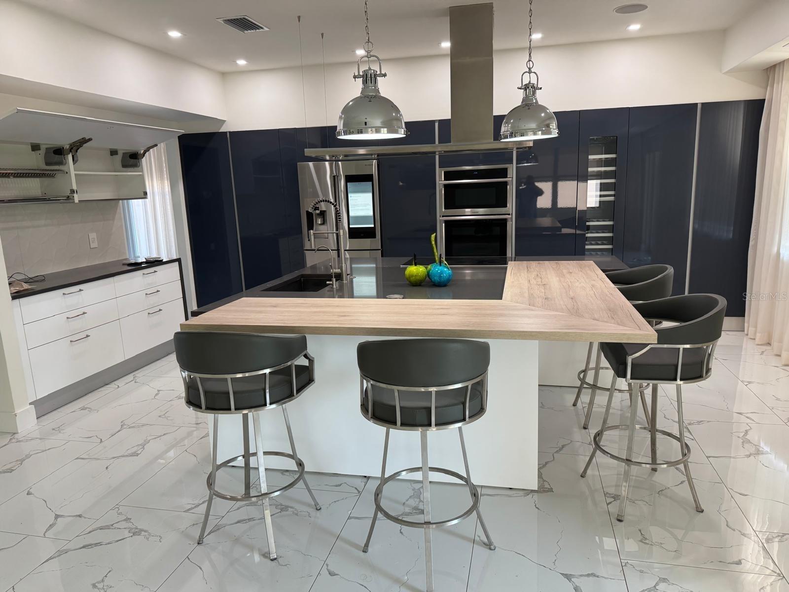 KITCHEN KITCHEN