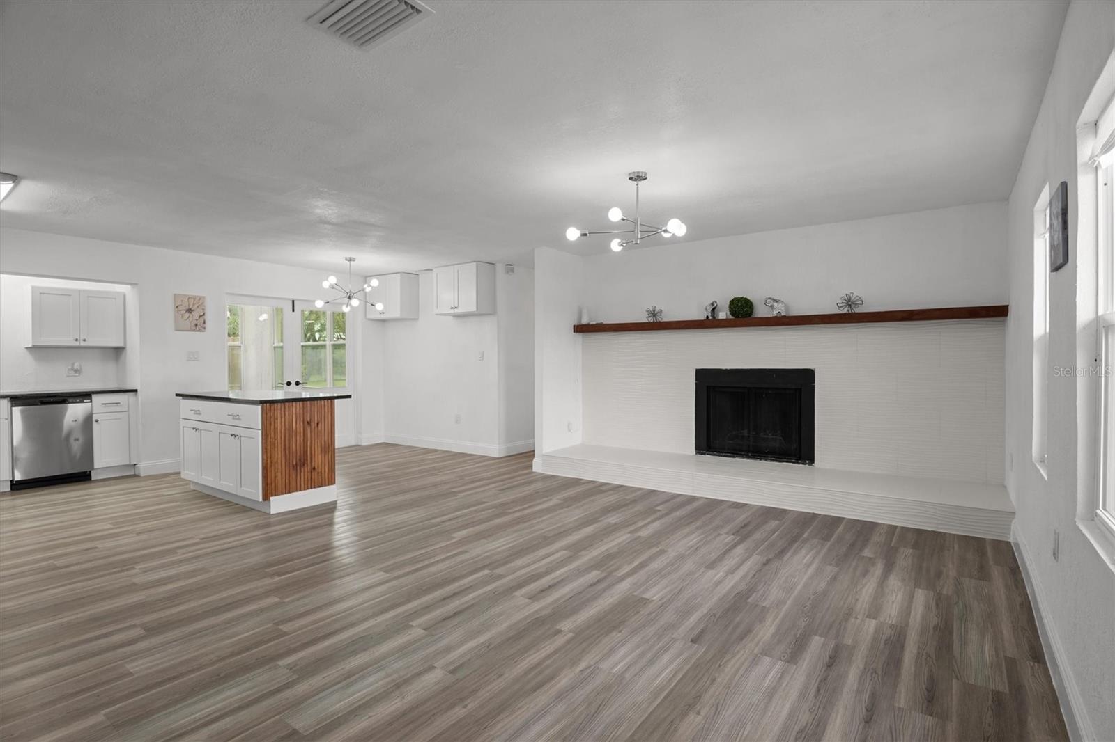 Living Room/Kitchen