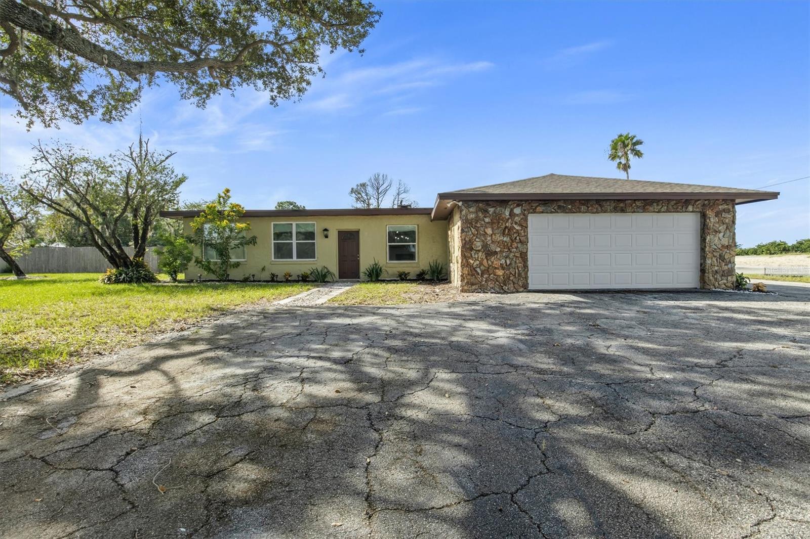 Welcome to 8812 Oakwood Dr! Welcome to 8812 Oakwood Dr!