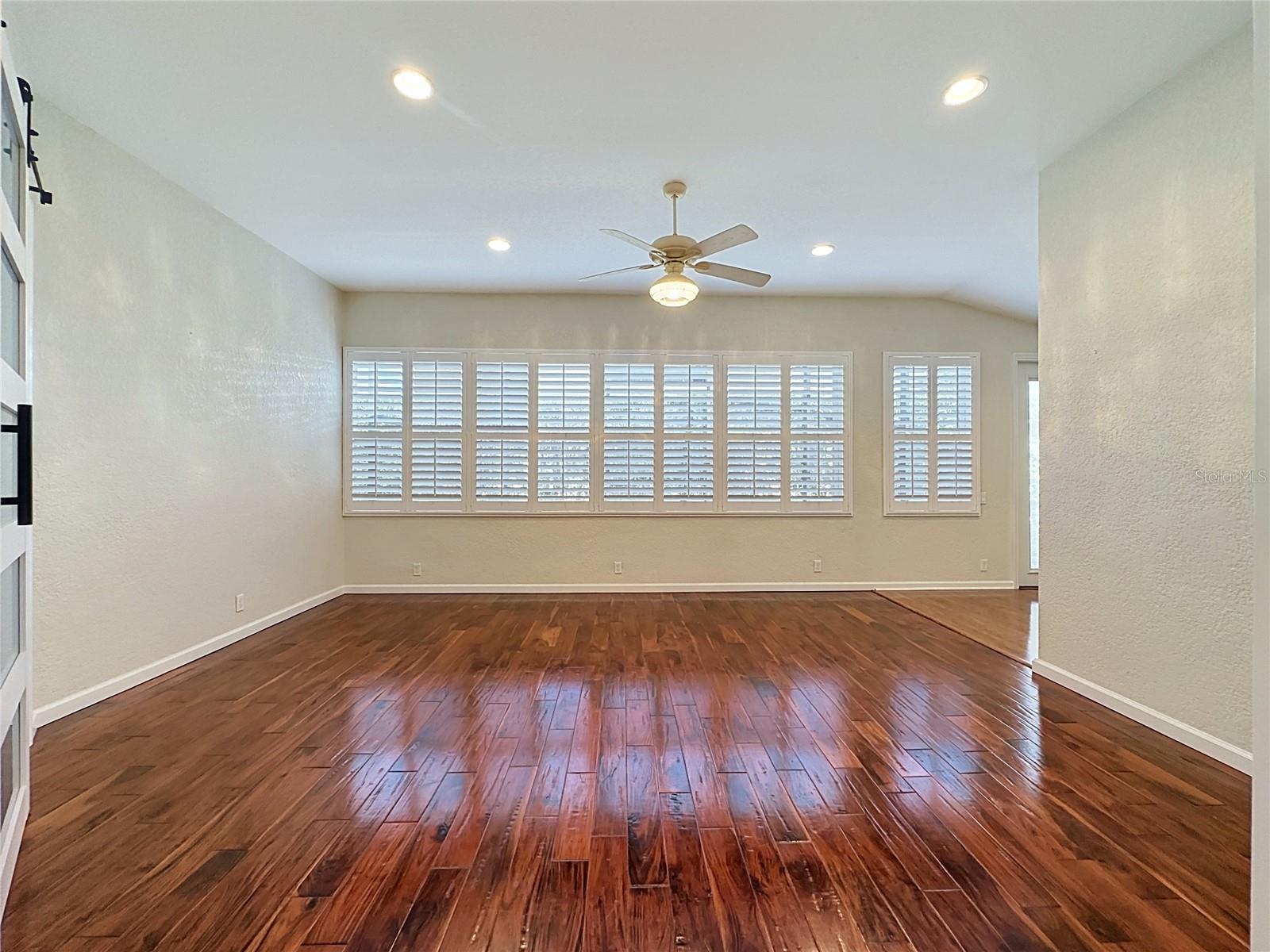 516 PLAYA DR, Davenport, FL 33837