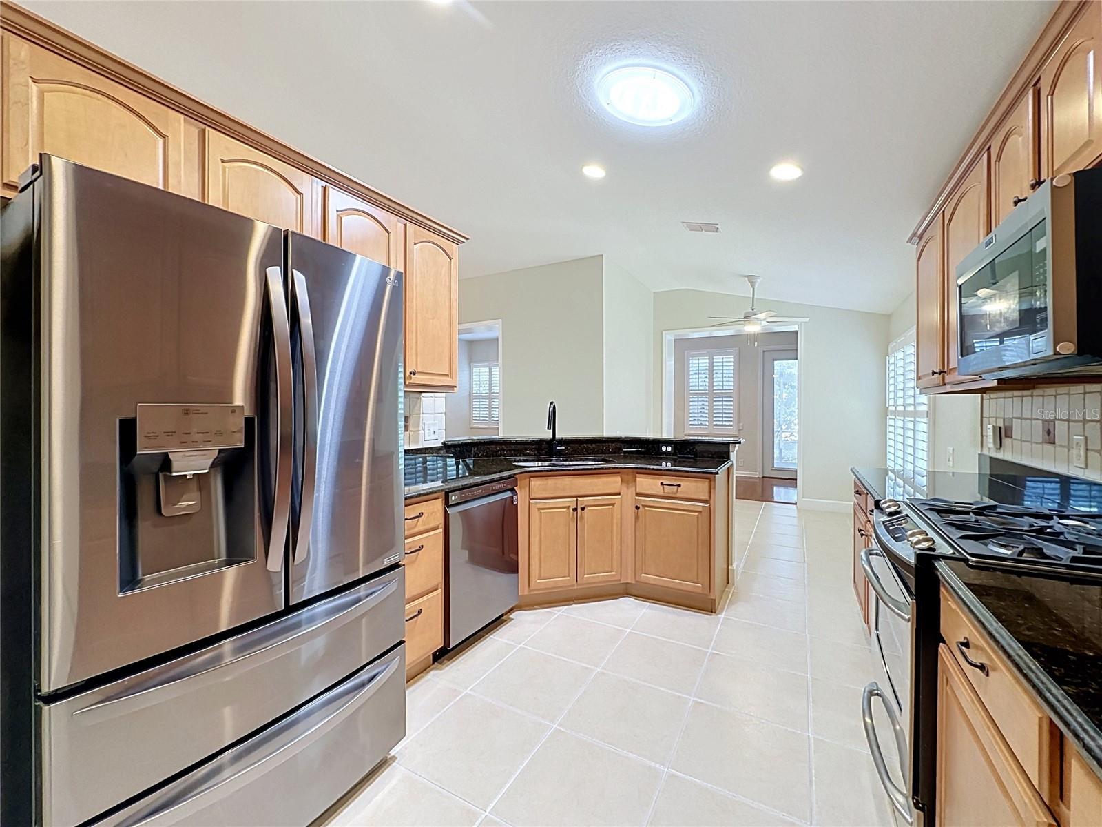 516 PLAYA DR, Davenport, FL 33837