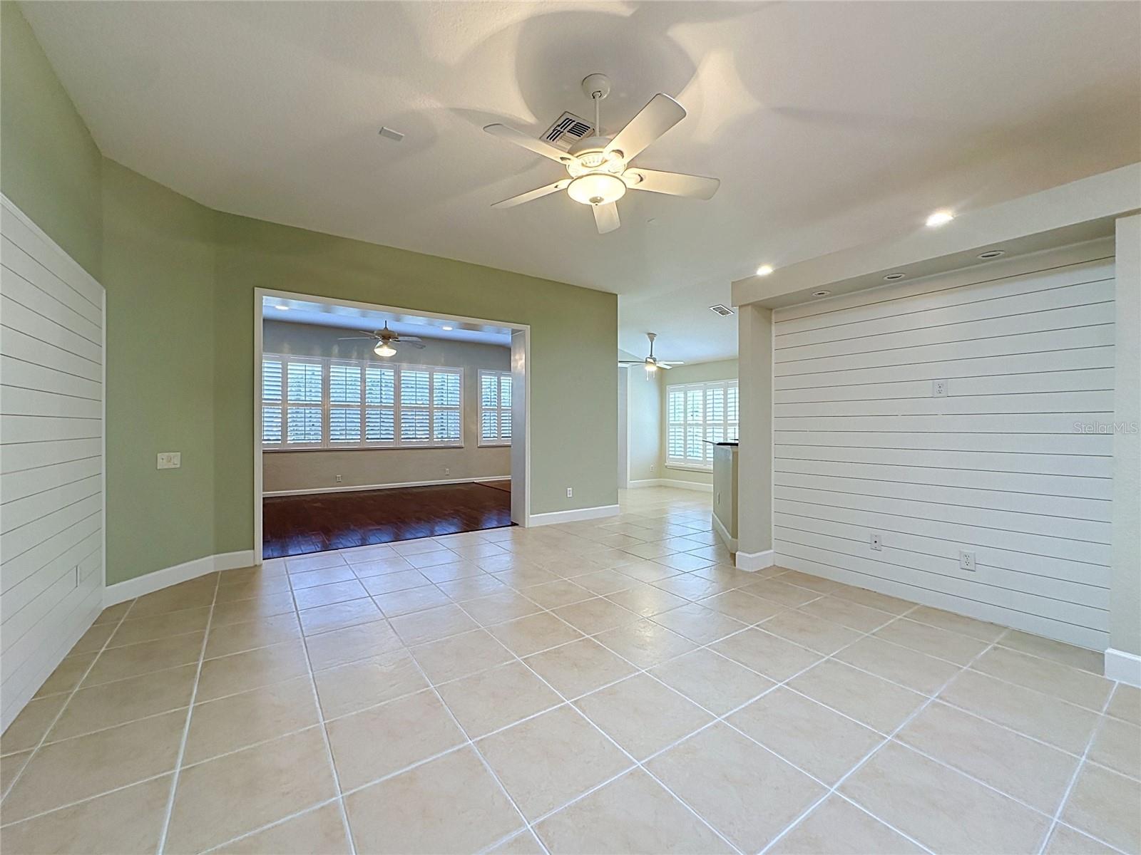 516 PLAYA DR, Davenport, FL 33837