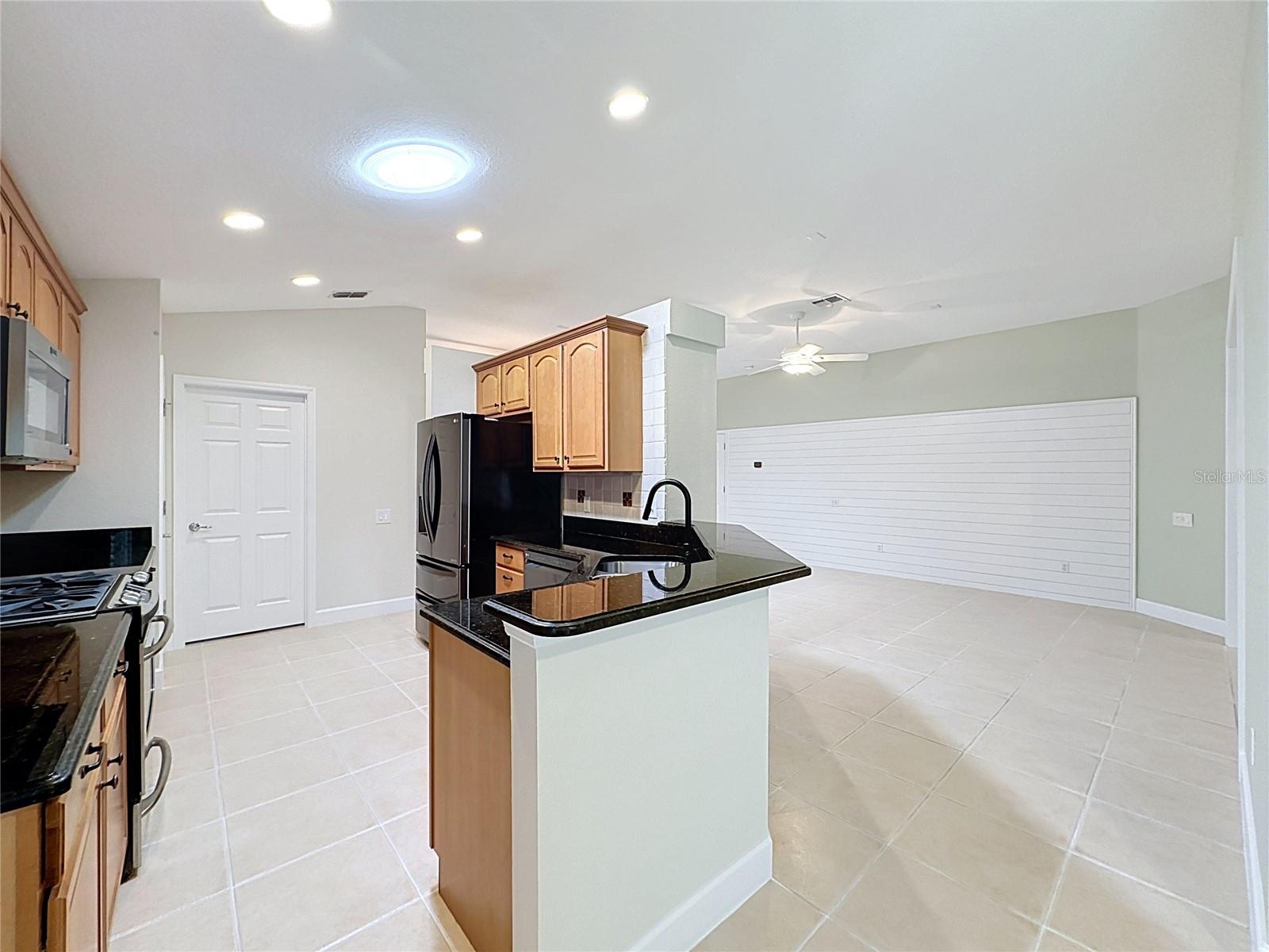 516 PLAYA DR, Davenport, FL 33837