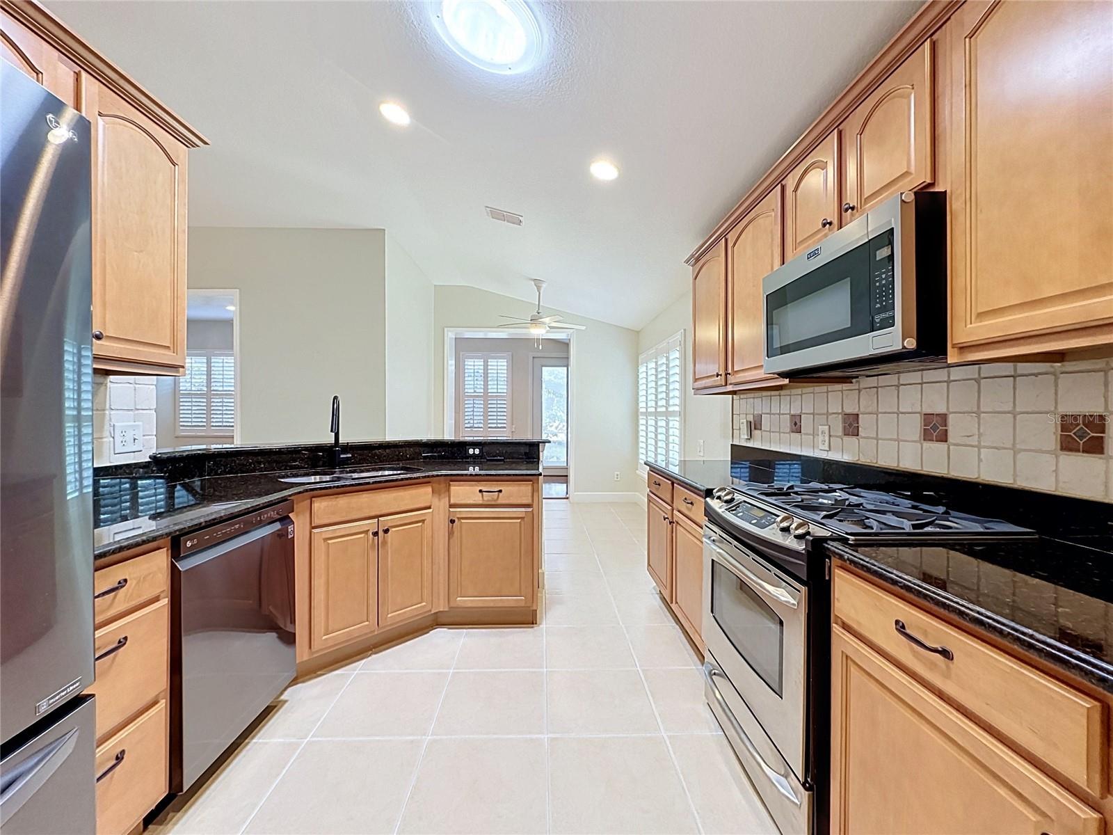 516 PLAYA DR, Davenport, FL 33837