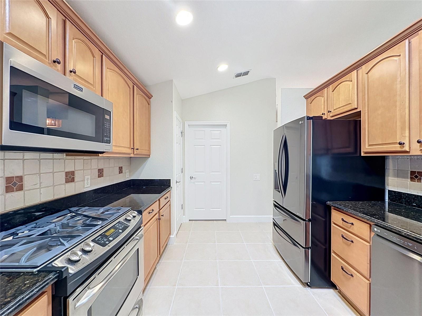 516 PLAYA DR, Davenport, FL 33837