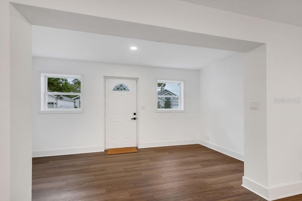 842 DENNIS AVENUE, Orlando, FL 32807