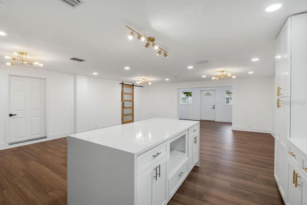 842 DENNIS AVENUE, Orlando, FL 32807