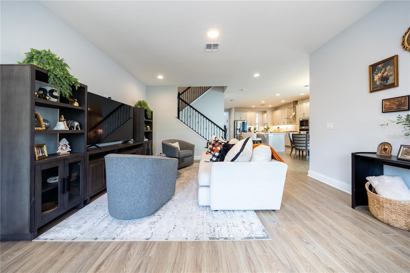 Inviting living room flowing seamlessly into the kitchen and breakfast area, ideal for entertaining.