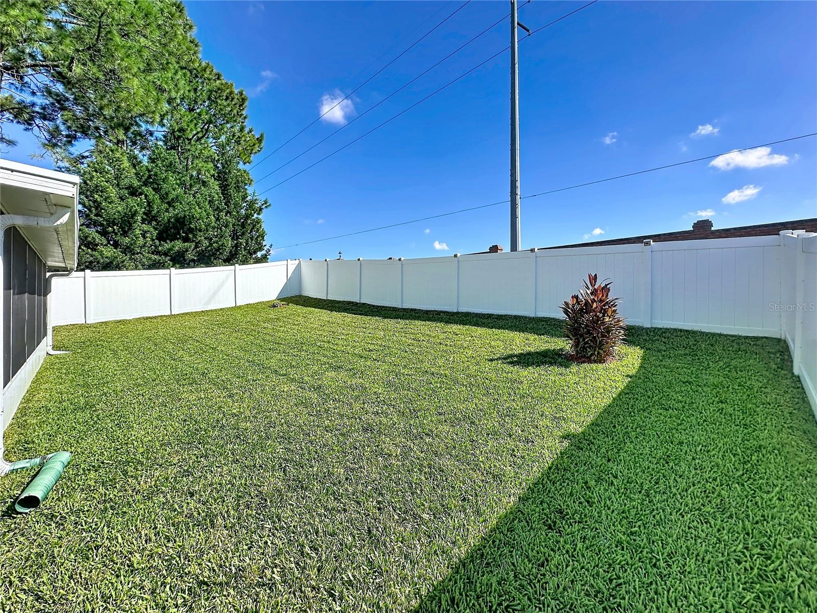 100 HALSTEAD DR, Davenport, FL 33897