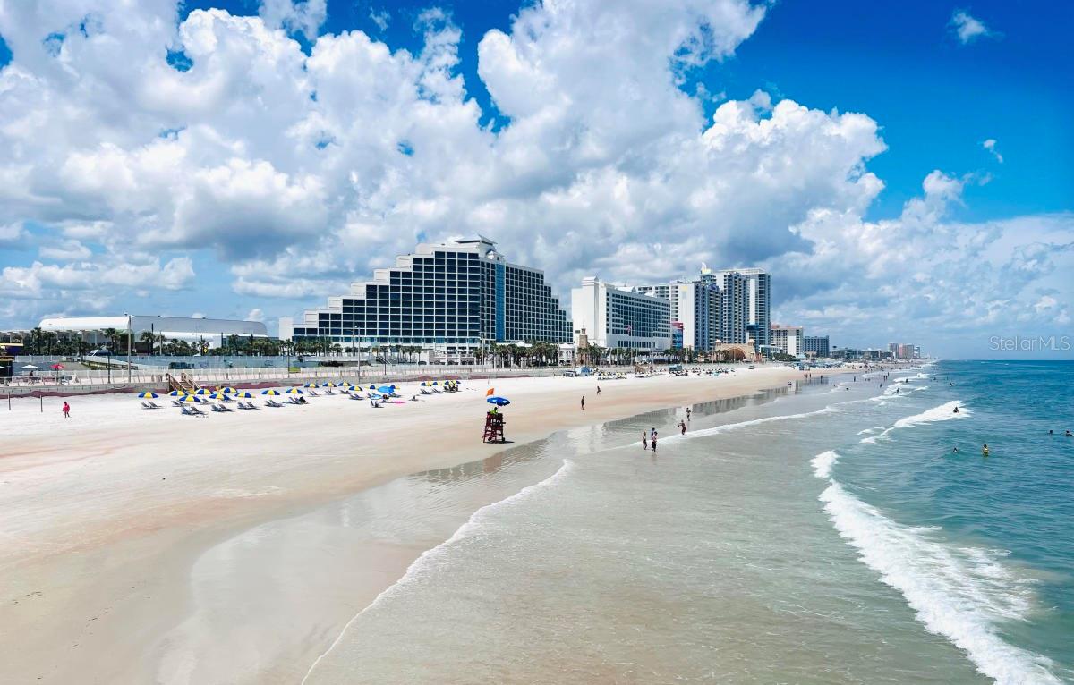 World Famous Daytona Beach! 8 miles away