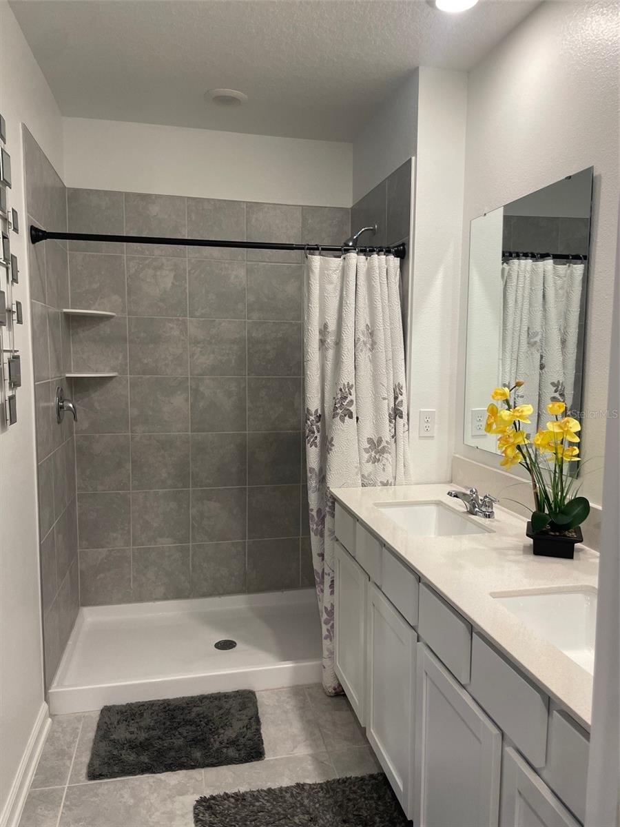Primary Bathroom w/ Walk-in Shower