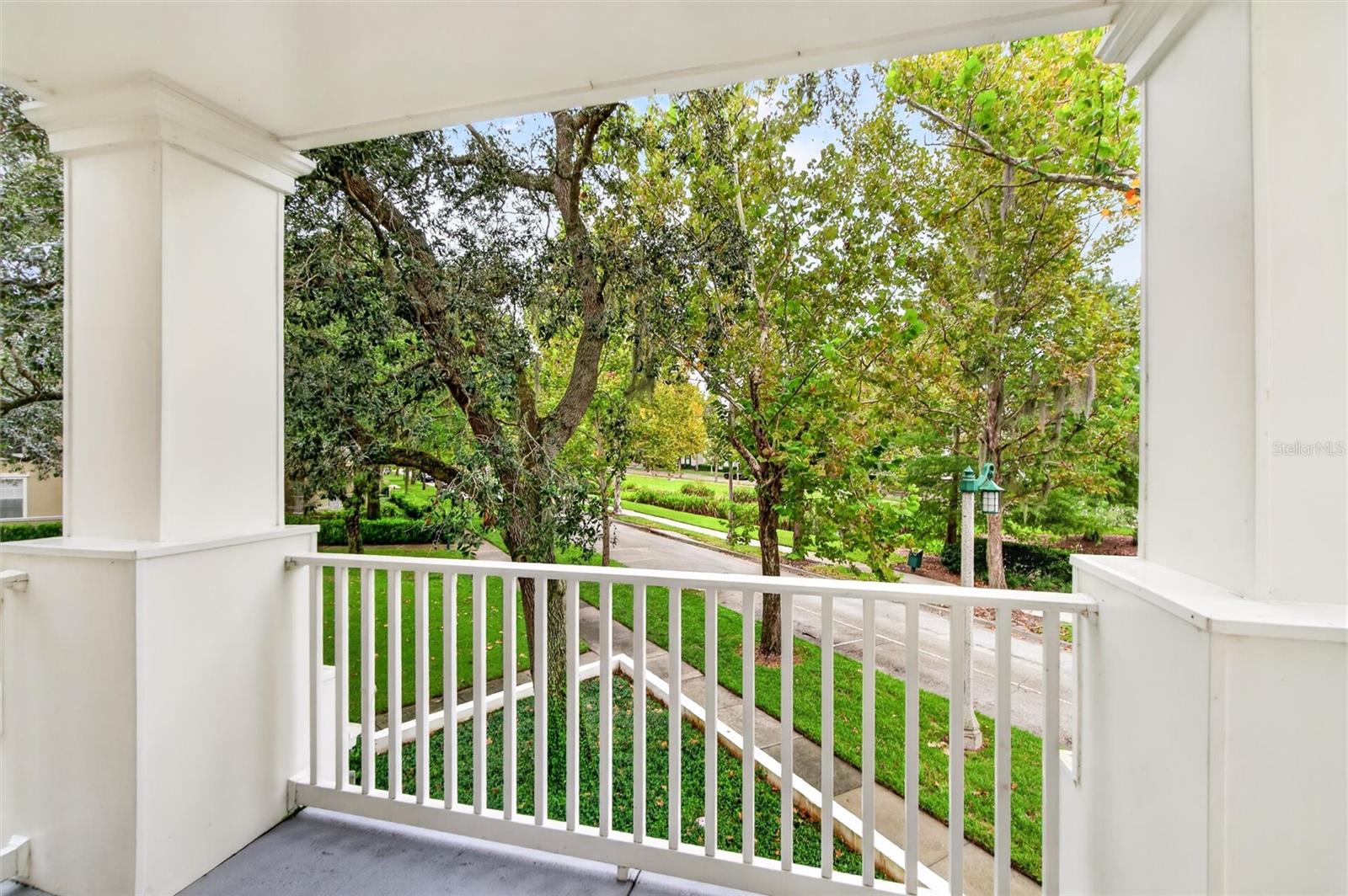 Balcony / Green