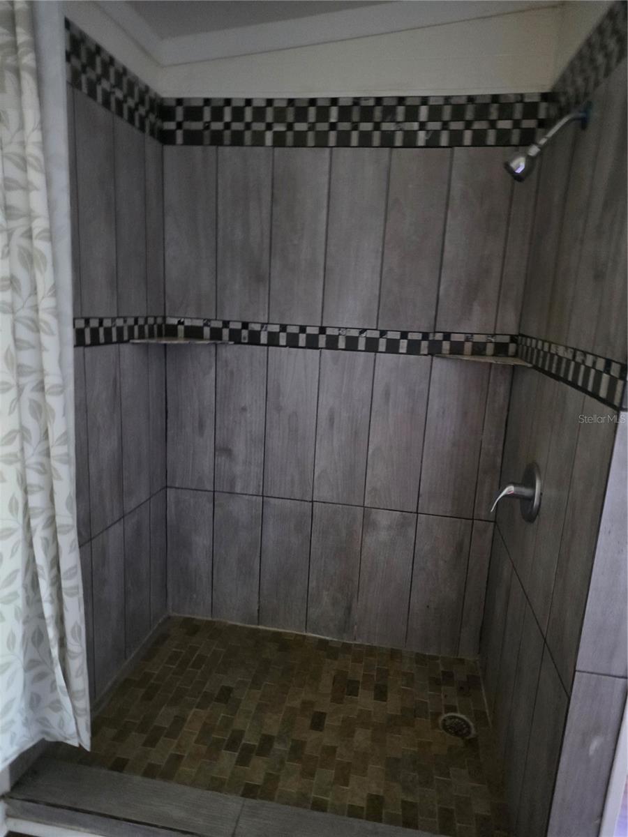 En suite shower