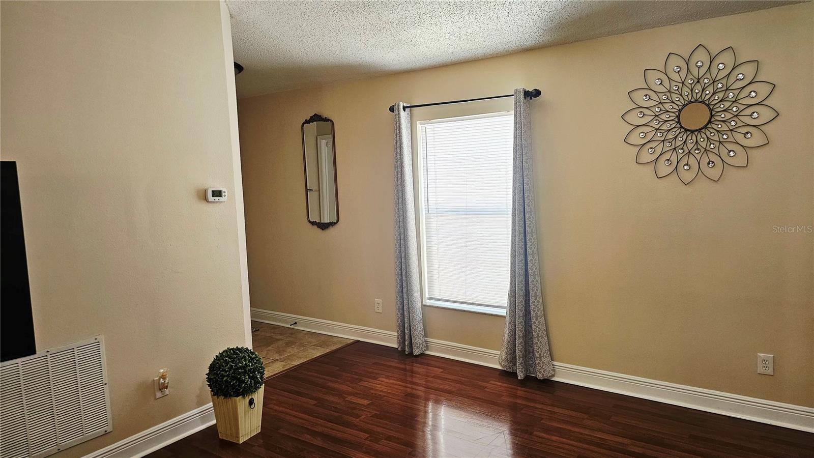 LV Vaulted Ceilings & Decorative Shelving