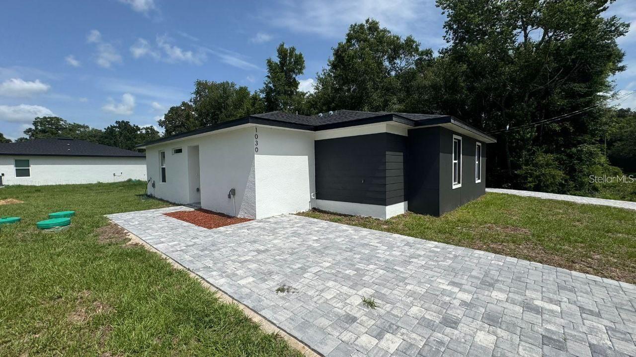 Prior listing photo; may depict a builder model. Verify current property condition. Prior listing photo; may depict a builder model. Verify current property condition.