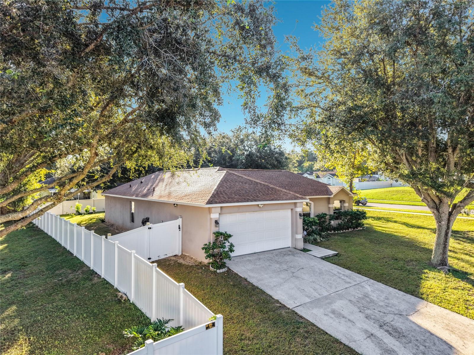 564 BRIMMING LAKE ROAD, Minneola, FL 34715