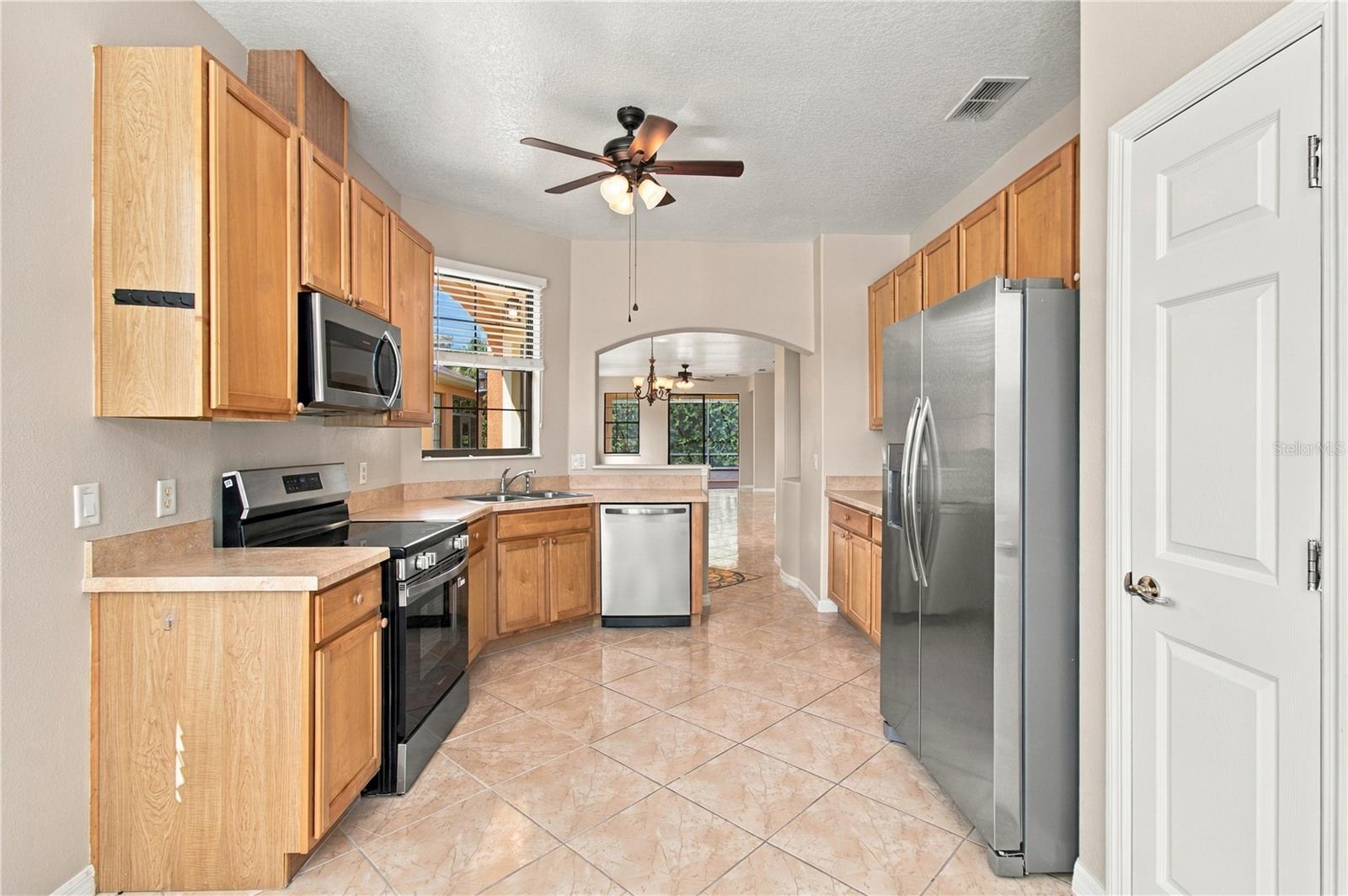 864 GRAND CANAL DR, Poinciana, FL 34759
