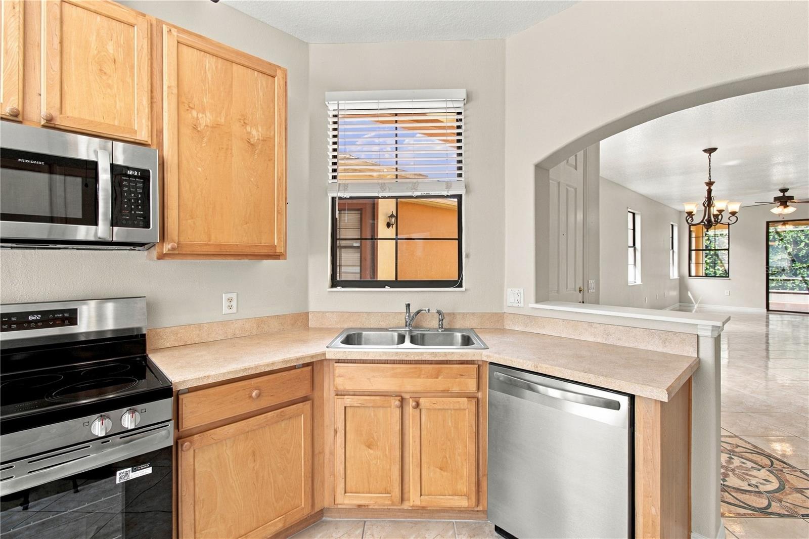 864 GRAND CANAL DR, Poinciana, FL 34759