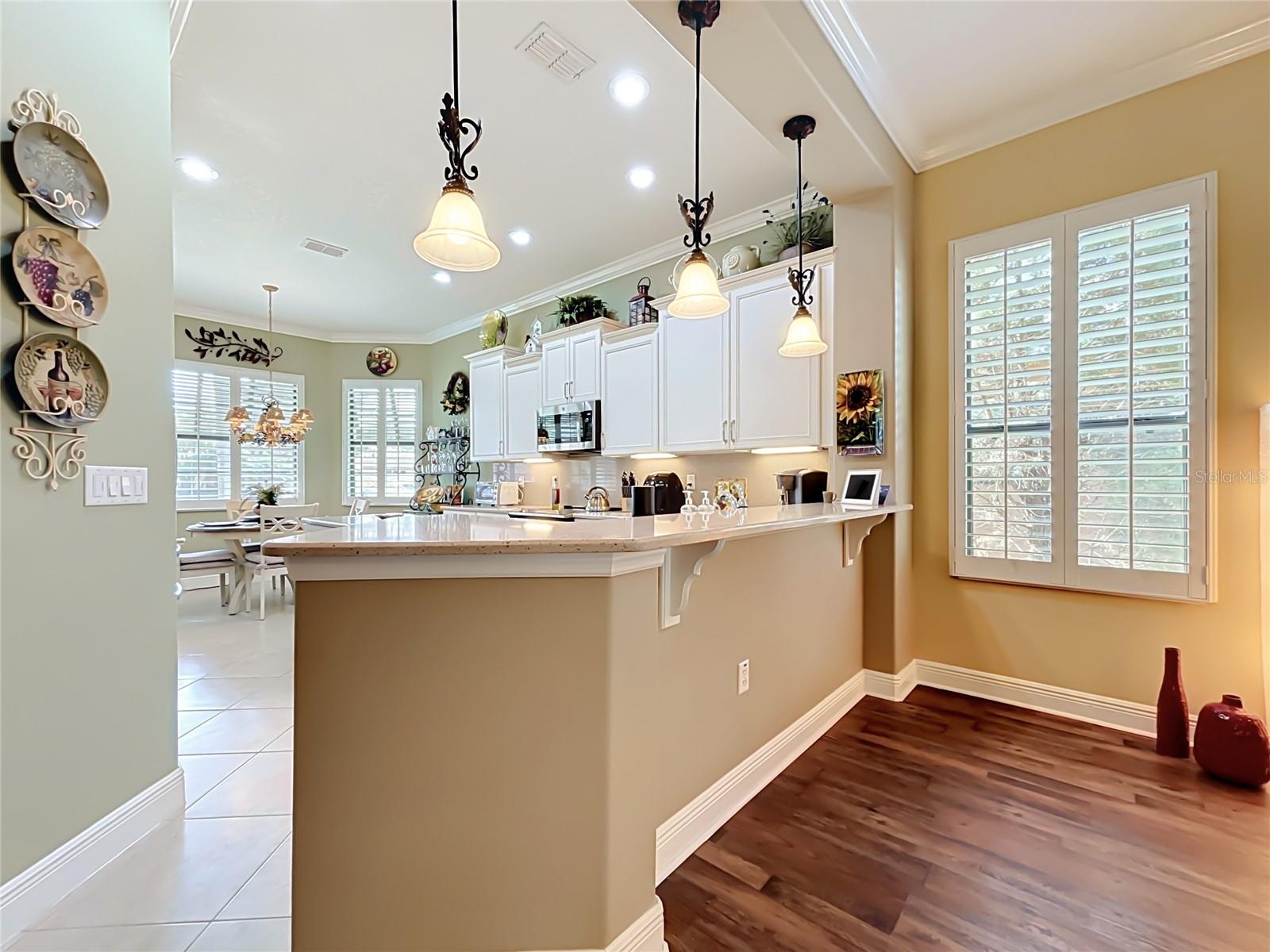 Kitchen Breakfast Bar