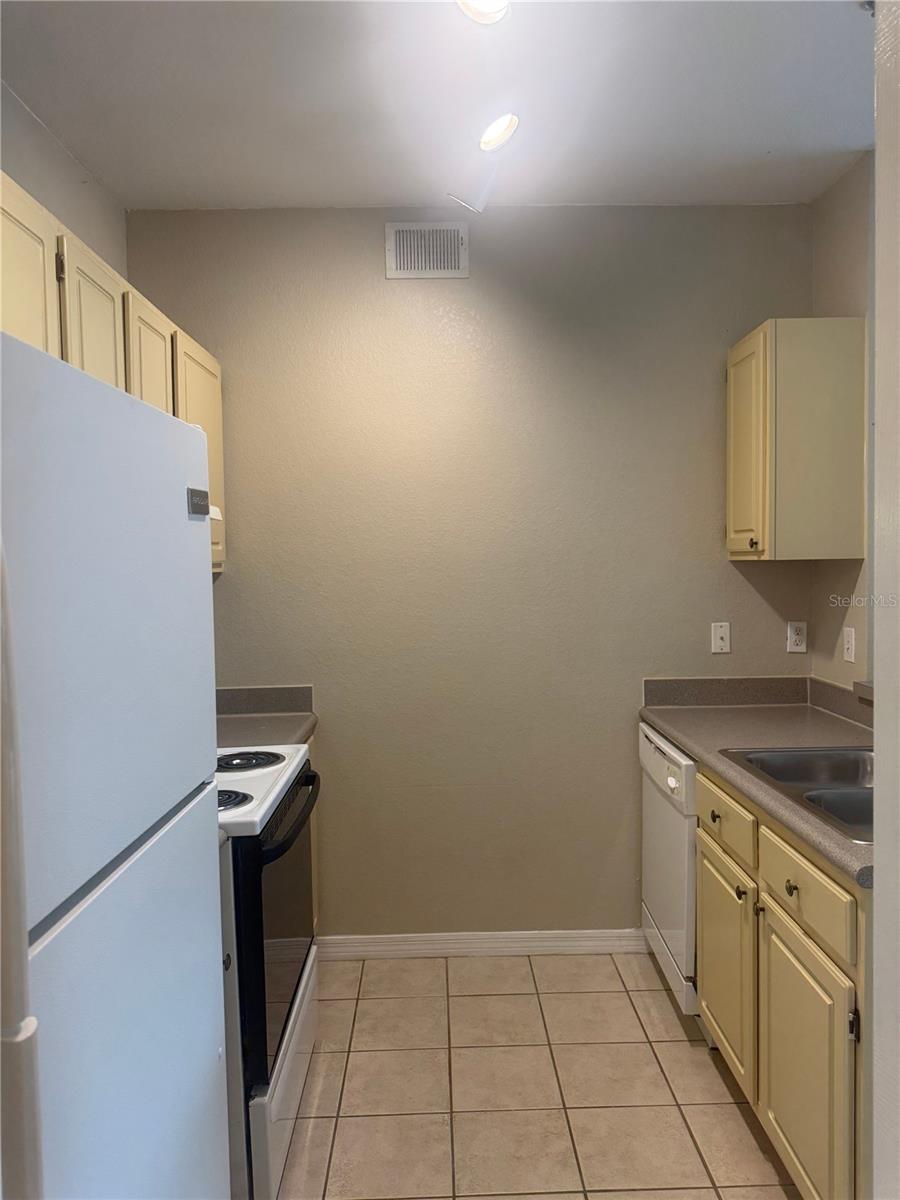 8927 LEGACY COURT, #20-201, Kissimmee, FL 34747