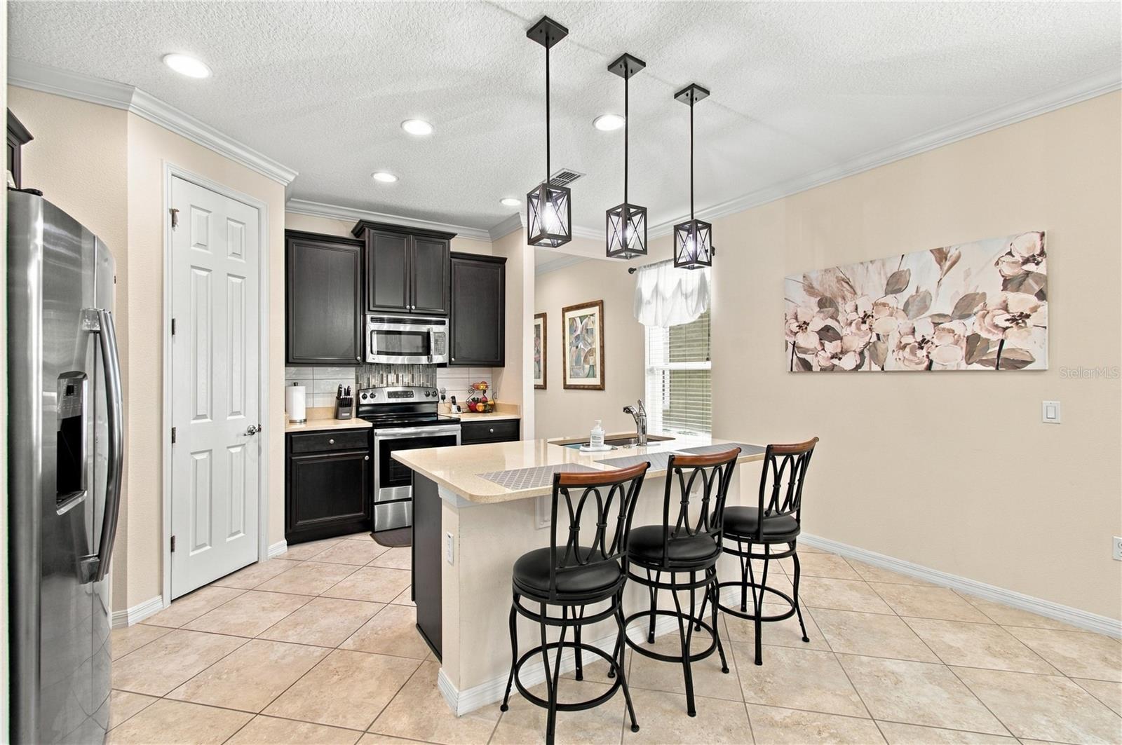 BREAKFAST BAR