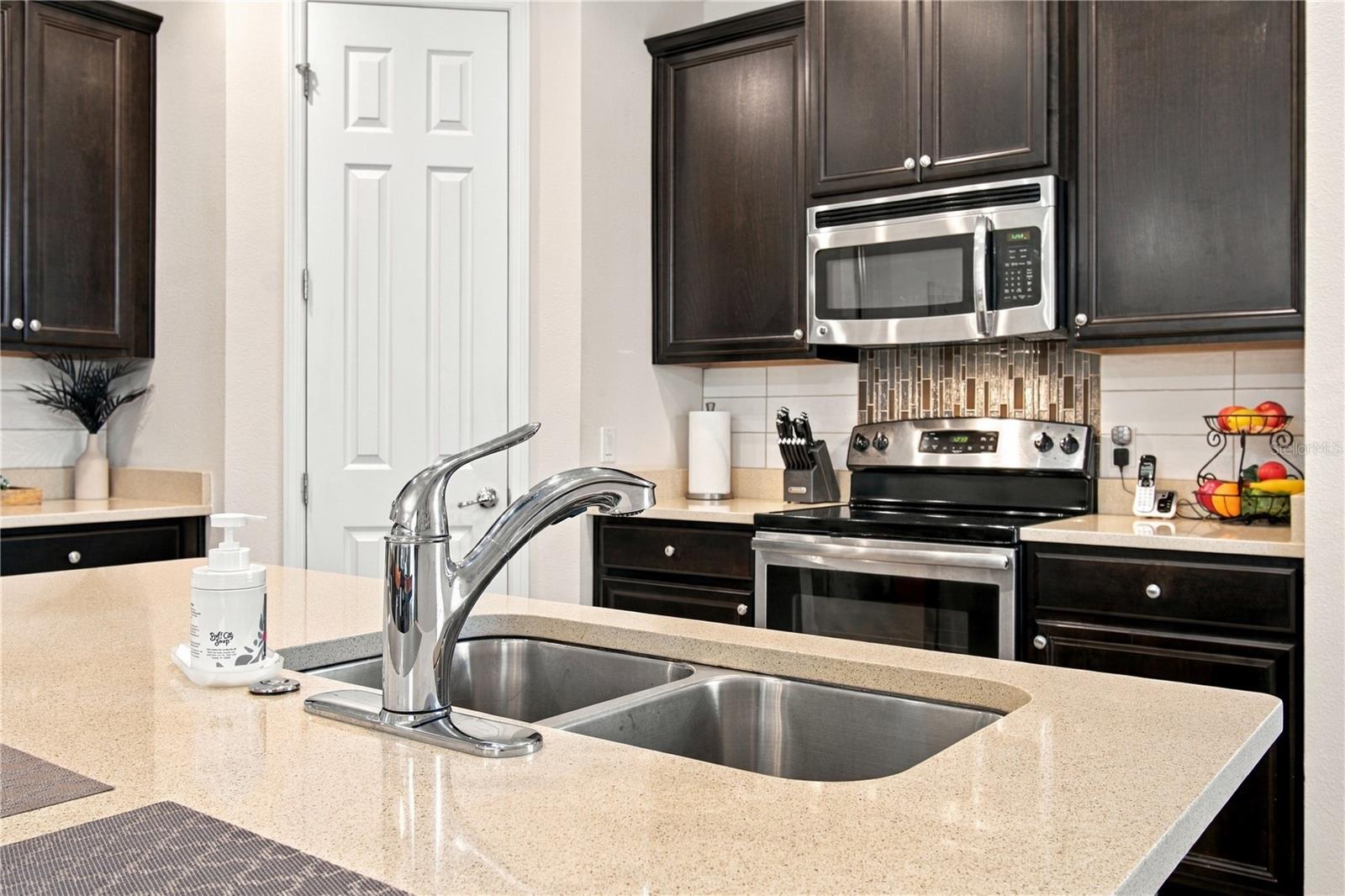 QUARTZ COUNTERS