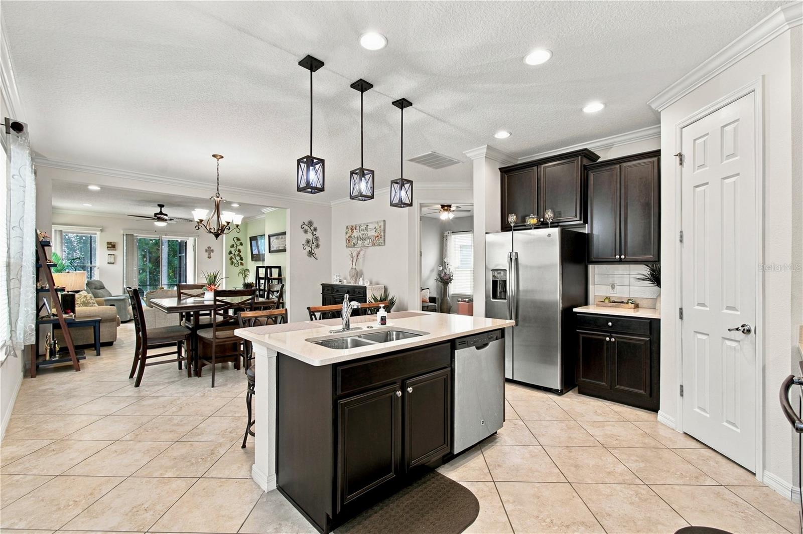 OPEN FLOOR PLAN