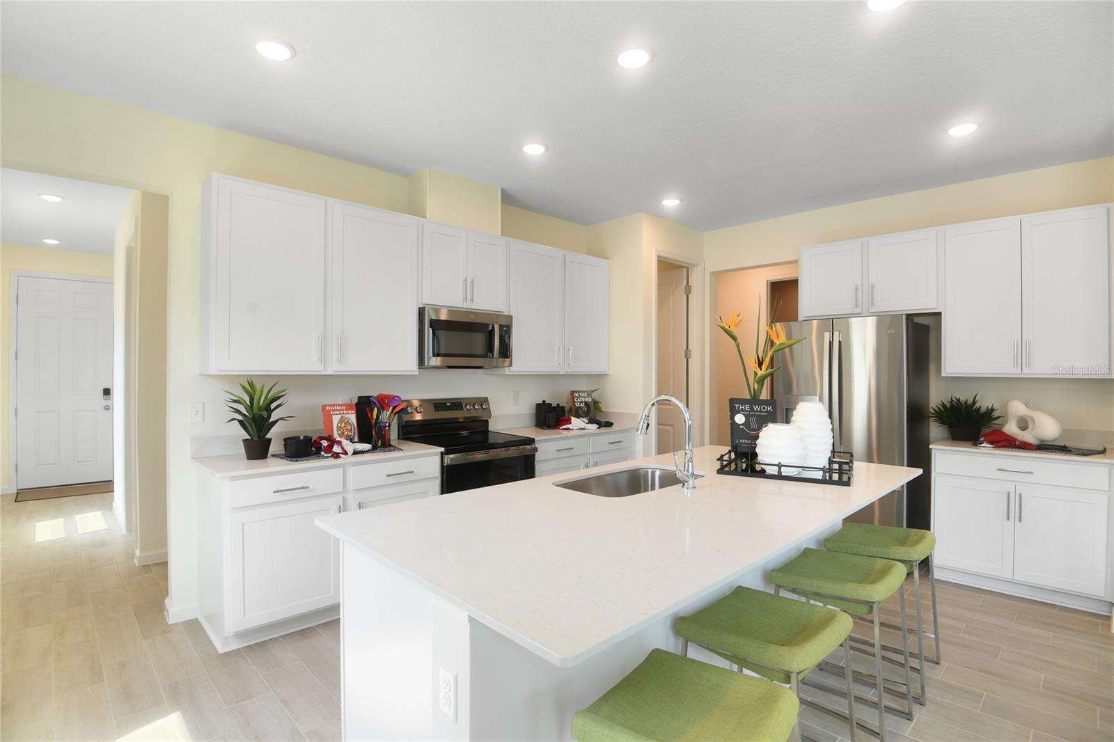 194 BLUE STAR COURT, Tavares, FL 32778