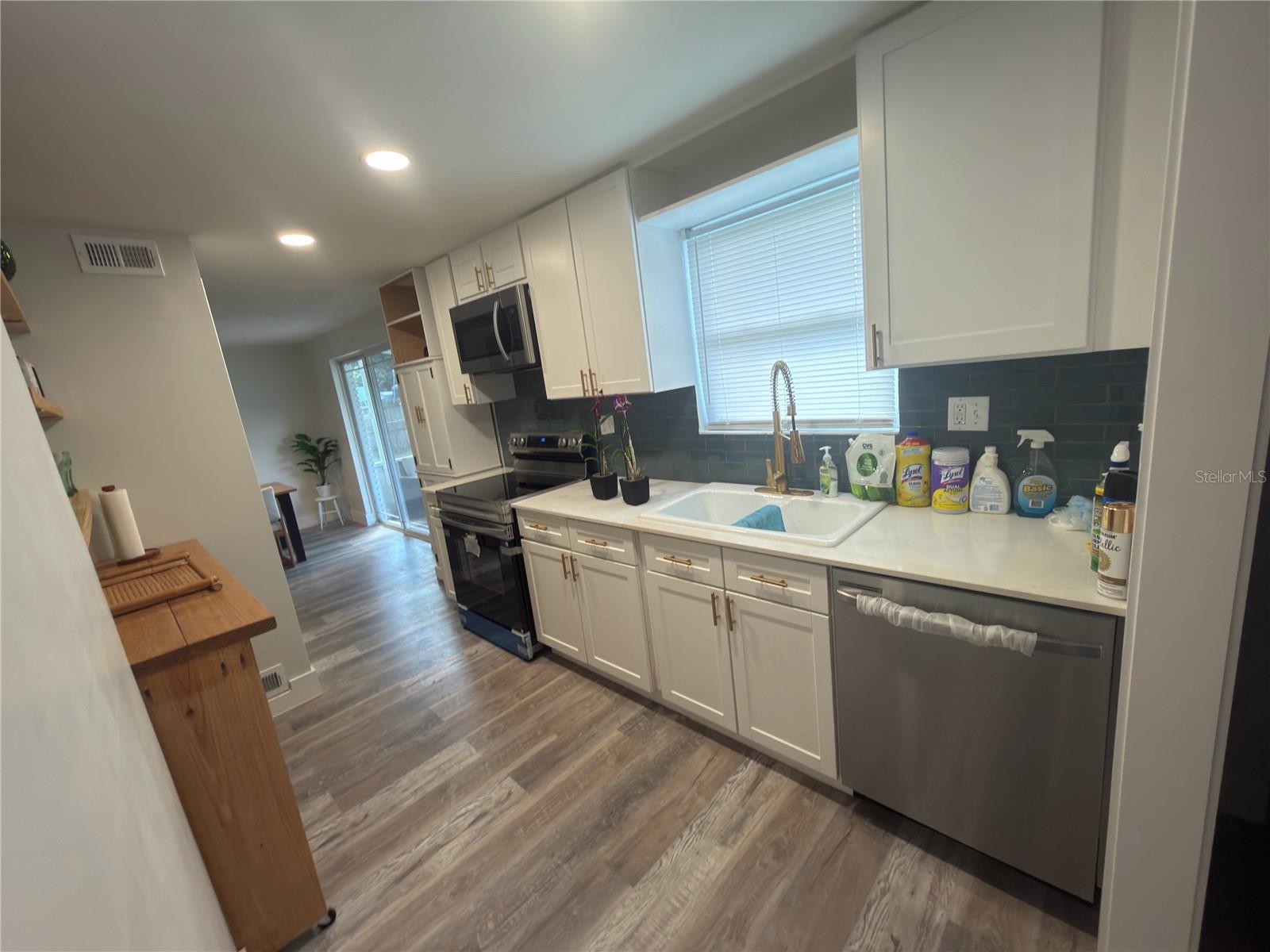 102 COSMOS DRIVE, Orlando, FL 32807 102 COSMOS DRIVE, Orlando, FL 32807
