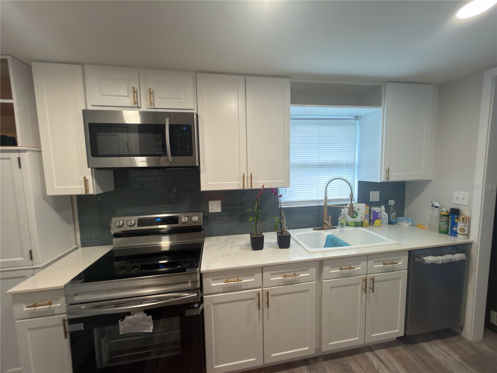 102 COSMOS DRIVE, Orlando, FL 32807 102 COSMOS DRIVE, Orlando, FL 32807