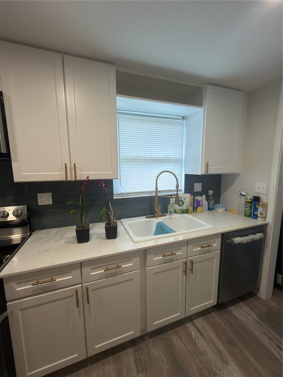 102 COSMOS DRIVE, Orlando, FL 32807 102 COSMOS DRIVE, Orlando, FL 32807