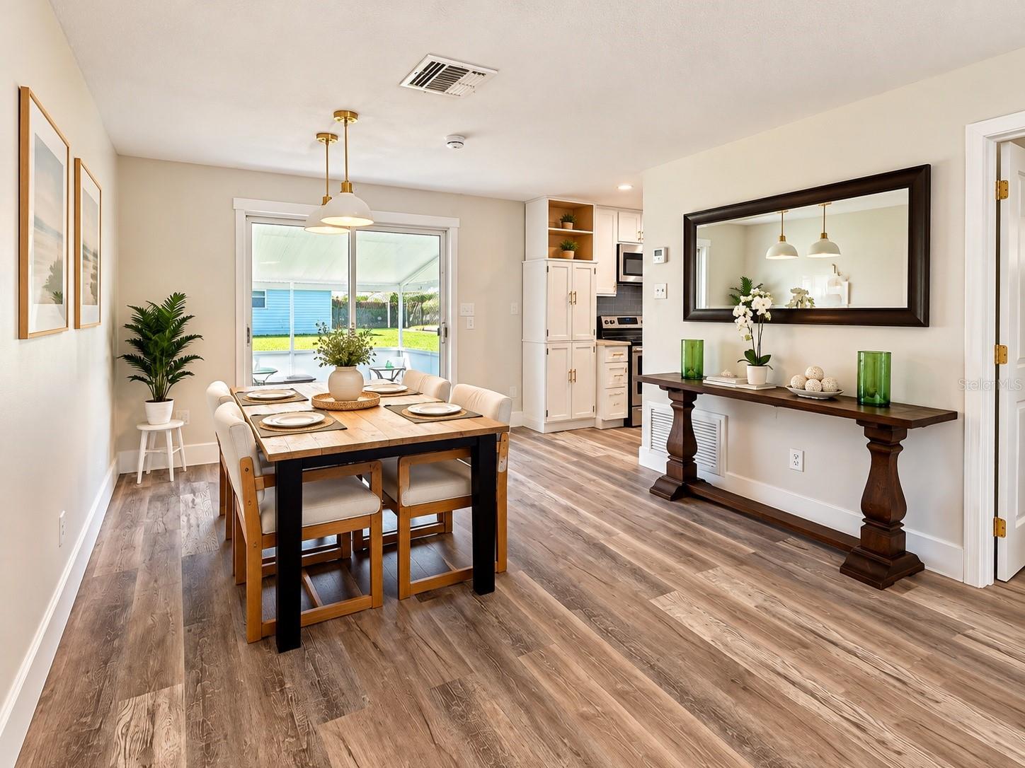 102 COSMOS DRIVE, Orlando, FL 32807 102 COSMOS DRIVE, Orlando, FL 32807