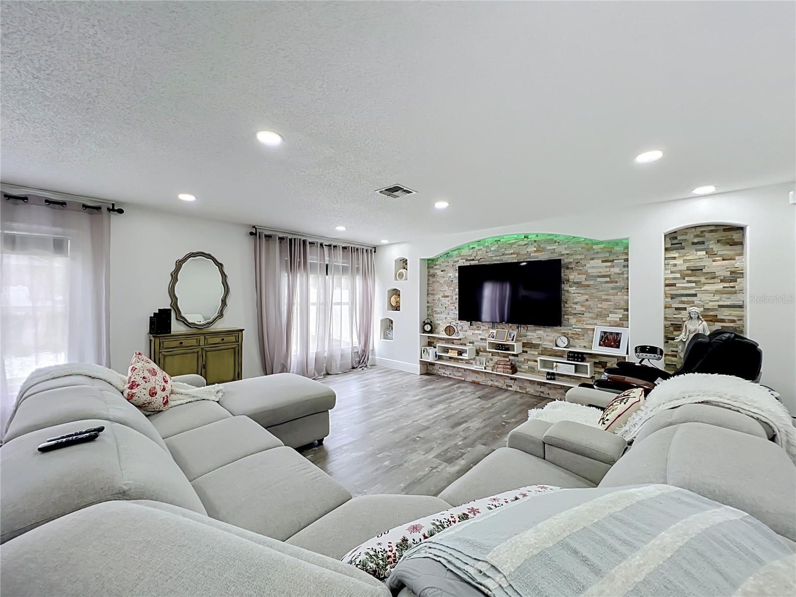 3275 AMBERLEY PARK CIRCLE, Kissimmee, FL 34743