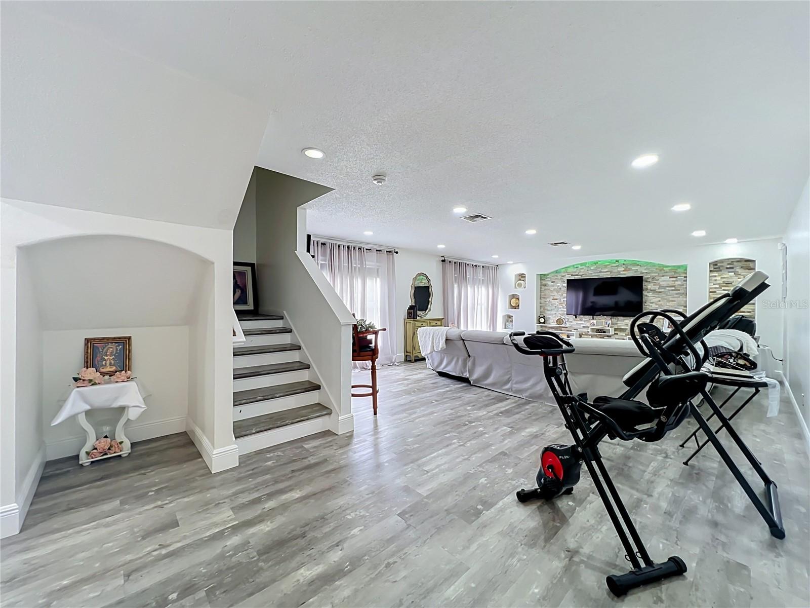 3275 AMBERLEY PARK CIRCLE, Kissimmee, FL 34743