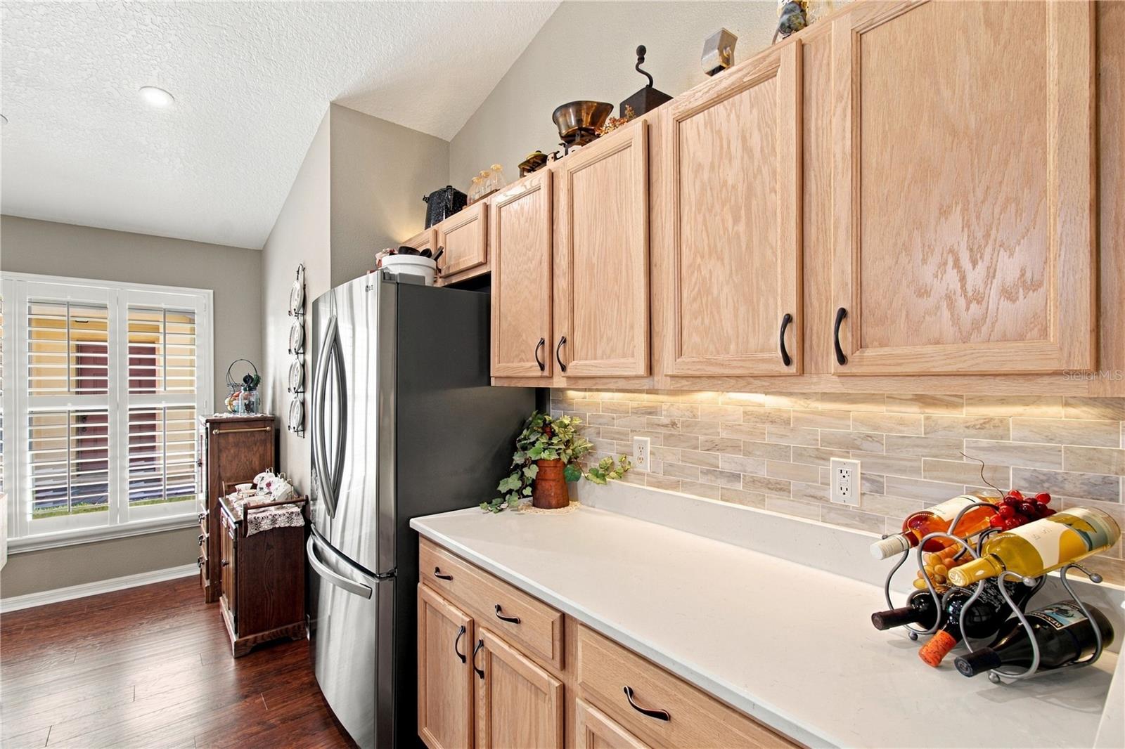 STONE SUBWAY TILE BACKSPALSH