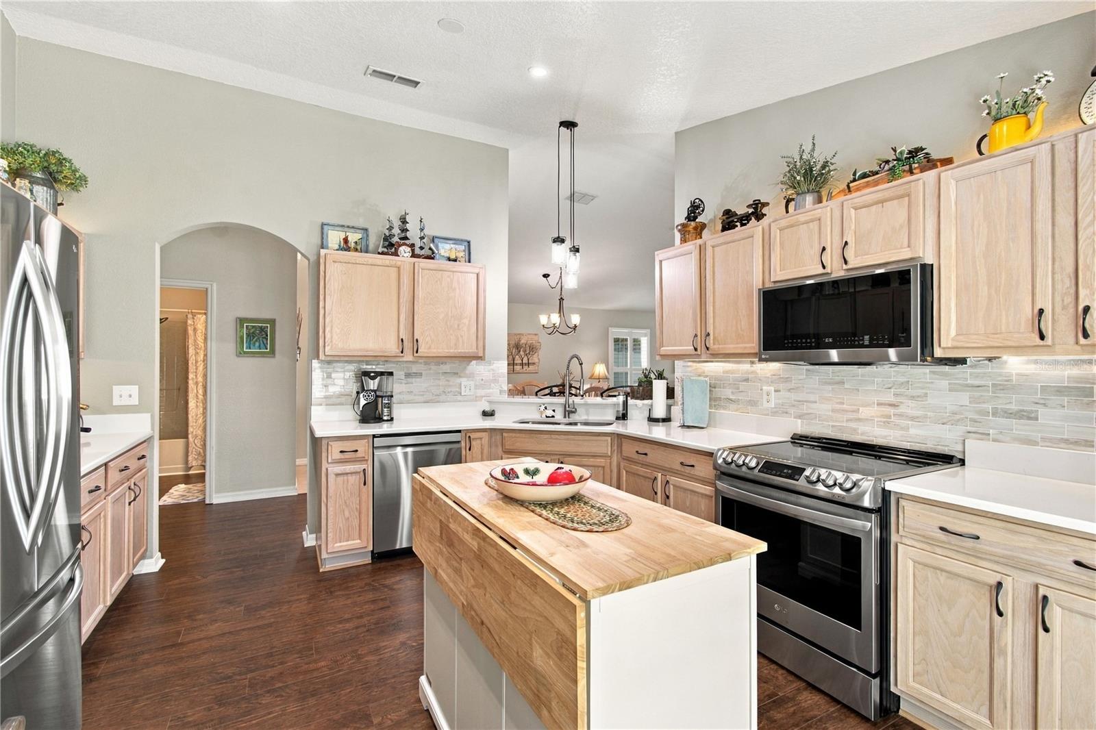 SPACIOUS KITCHEN SPACIOUS KITCHEN