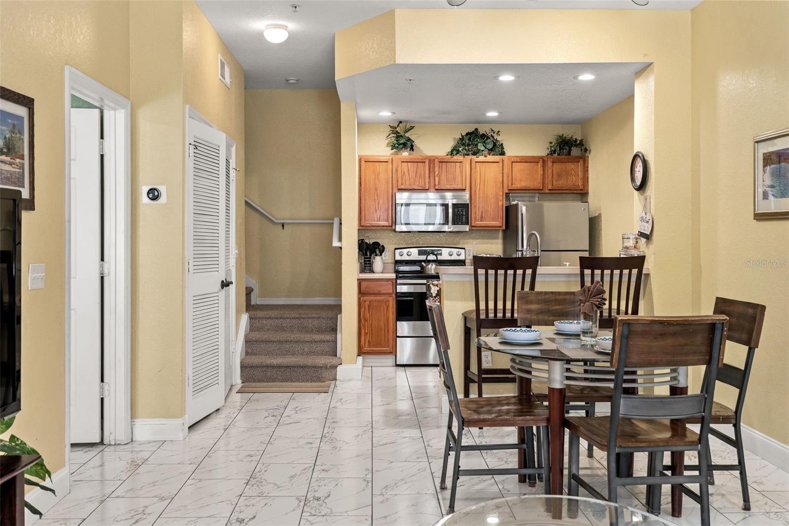 Dinning Area / Kitchen Dinning Area / Kitchen