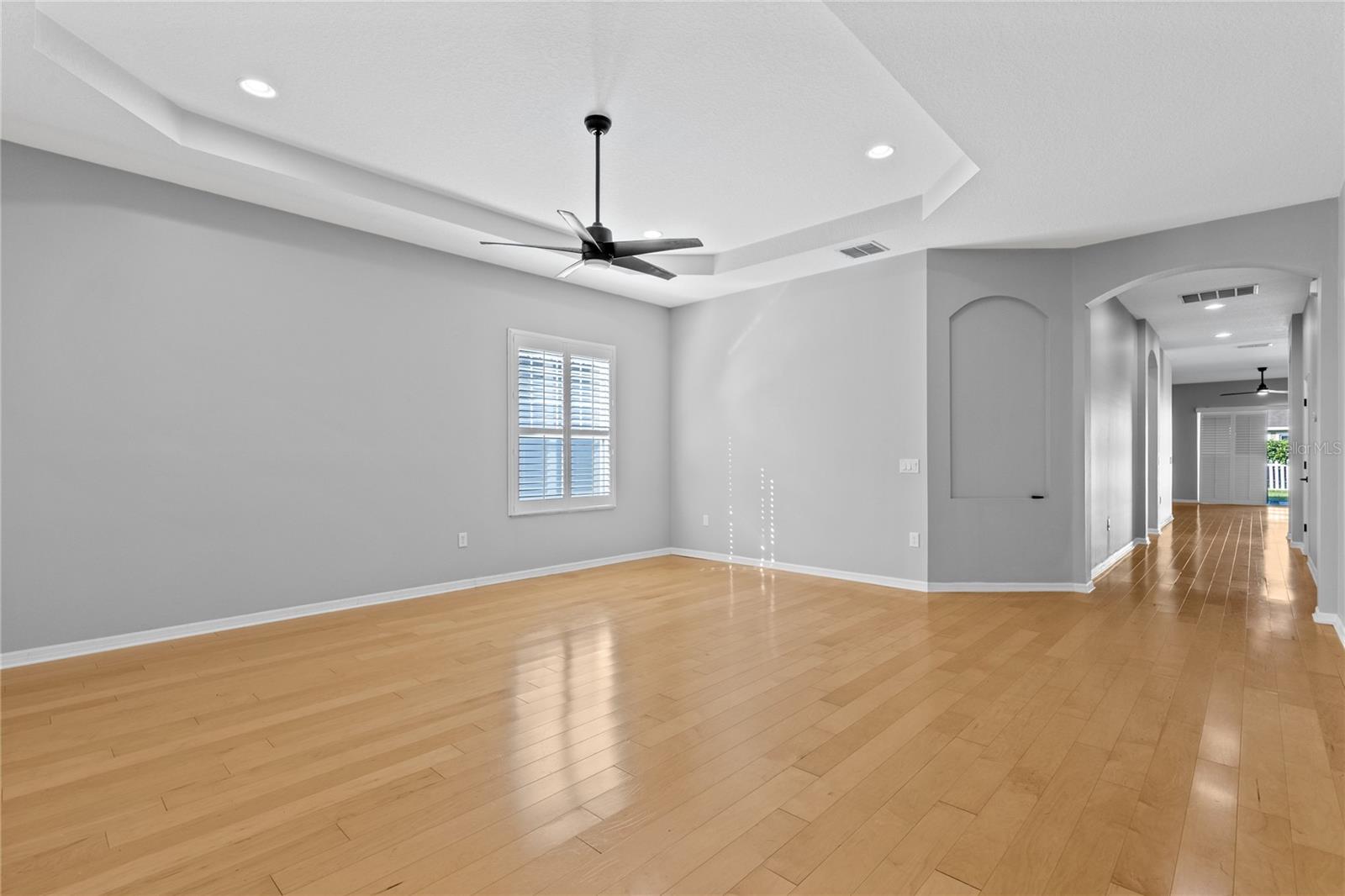 Flex room off front entry