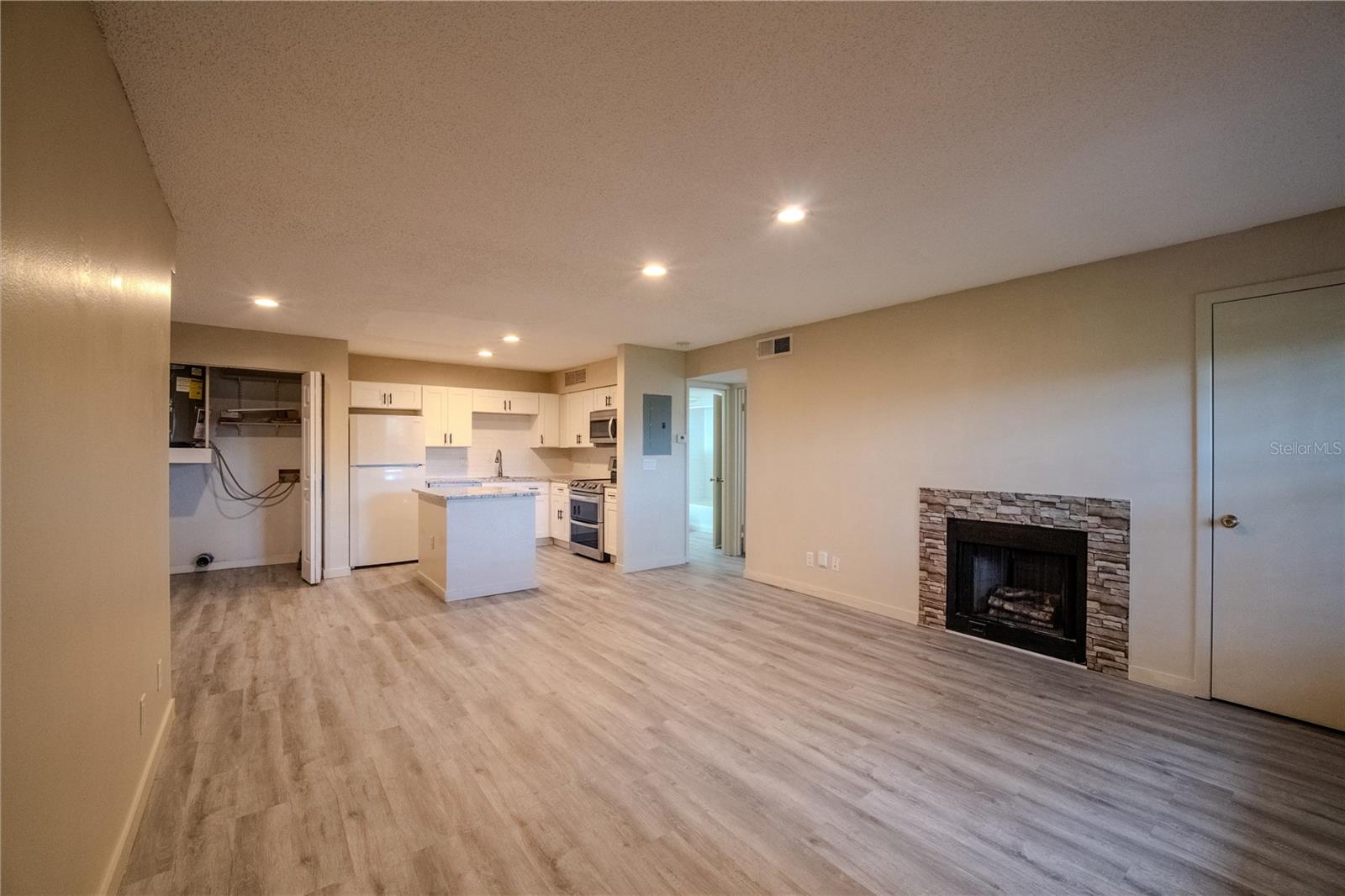 315 LAKEPOINTE DRIVE, #204, Altamonte Springs, FL 32701