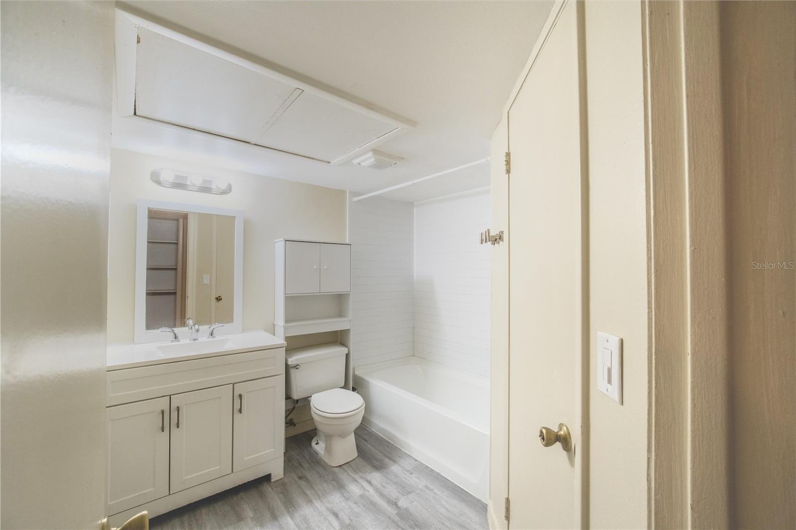 315 LAKEPOINTE DRIVE, #204, Altamonte Springs, FL 32701
