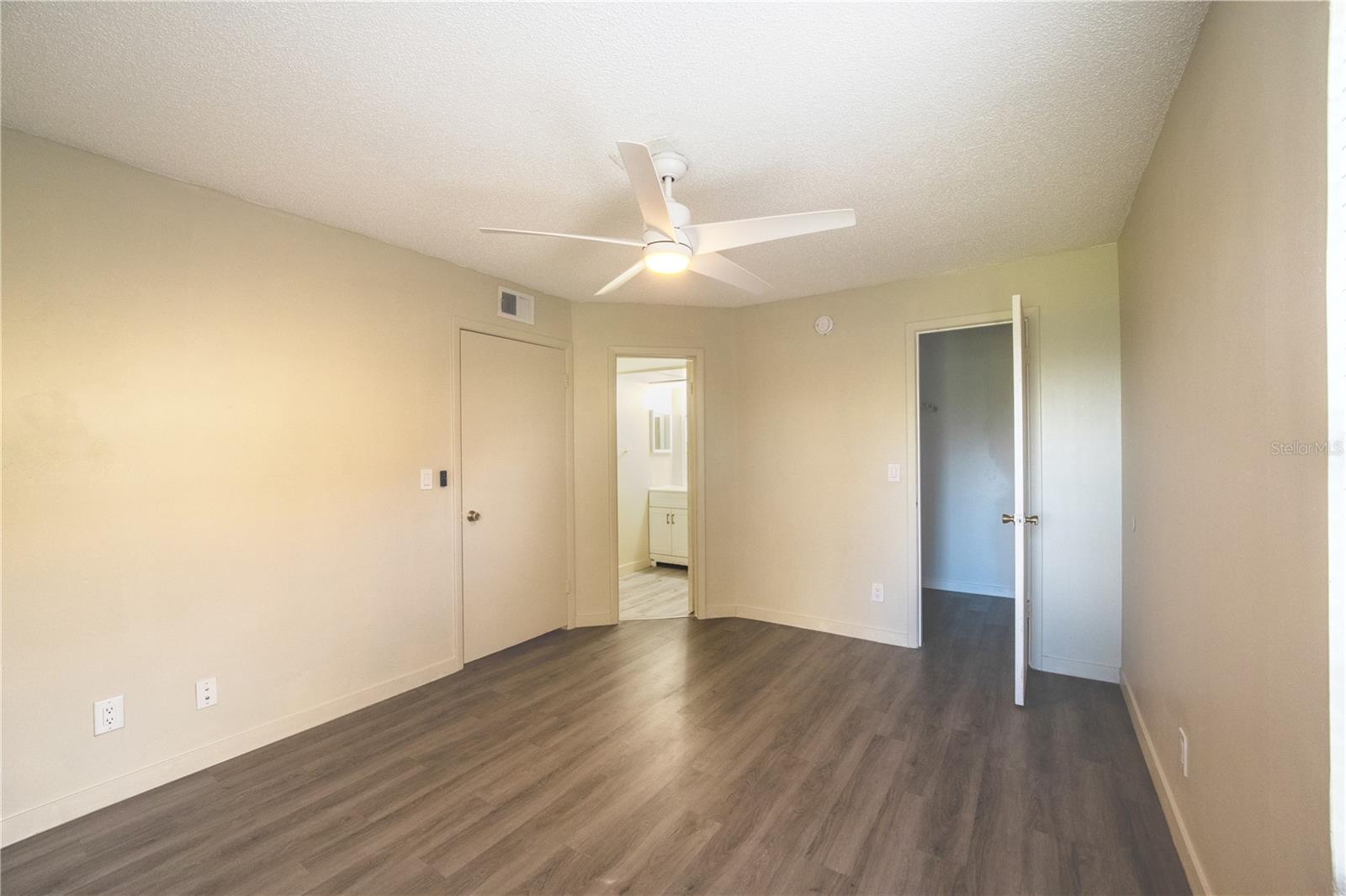 315 LAKEPOINTE DRIVE, #204, Altamonte Springs, FL 32701