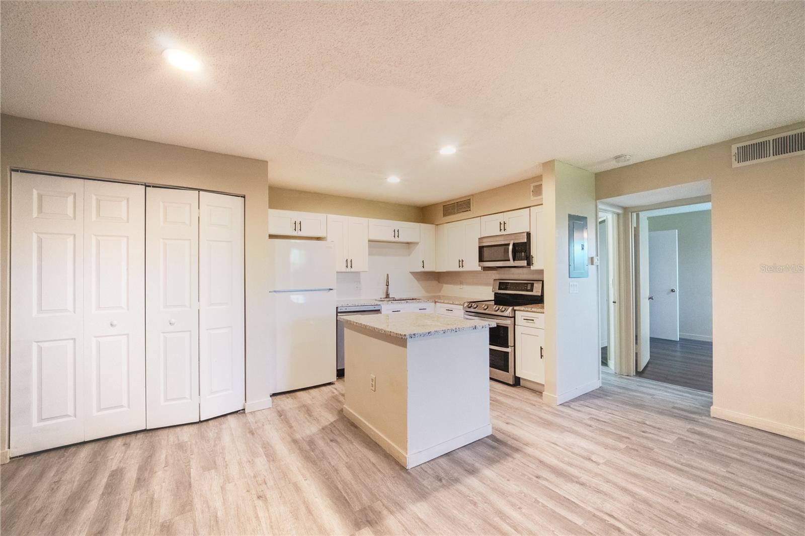 315 LAKEPOINTE DRIVE, #204, Altamonte Springs, FL 32701