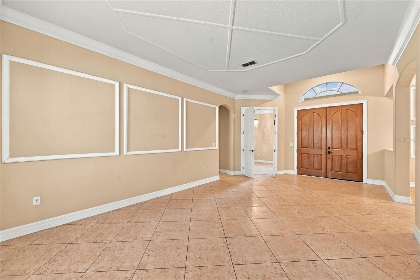 Living Room / Entrance