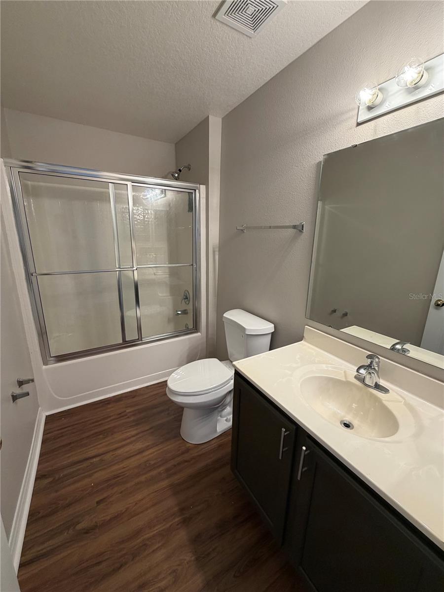 Full Guest Bathroom, Upstairs