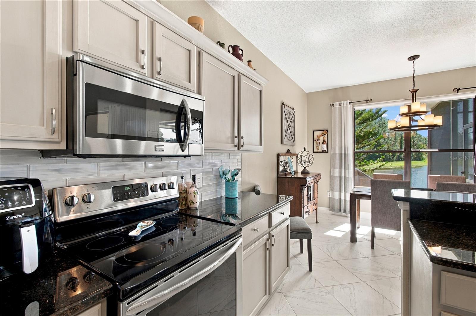 GLASS SUBWAY TILE BACKSPLASH