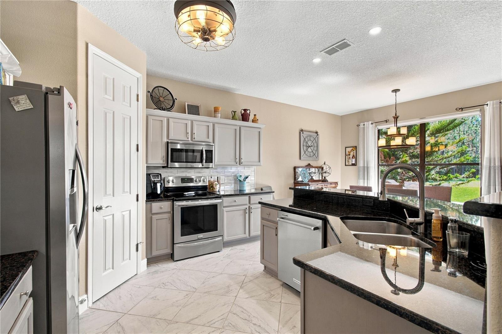 SPACIOUS KITCHEN