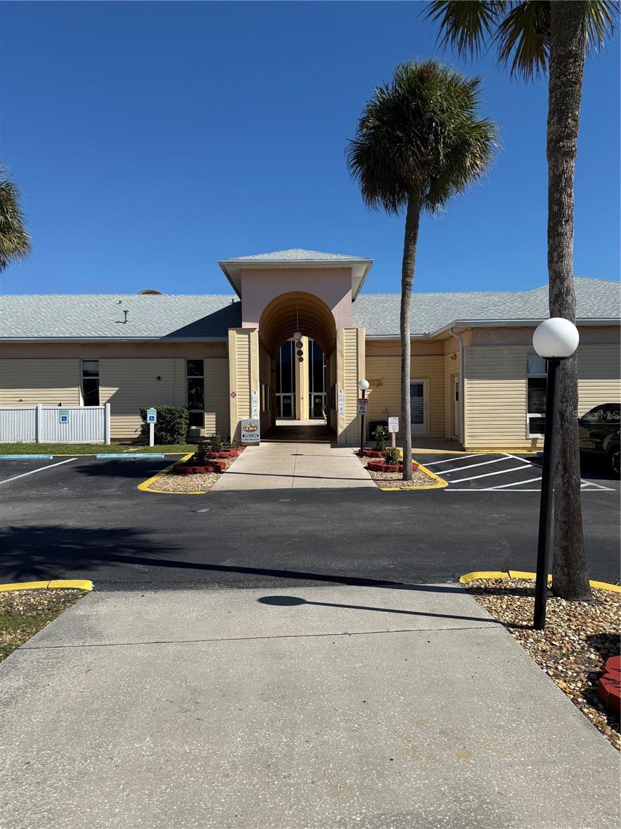 Lakeshore Club Entrance