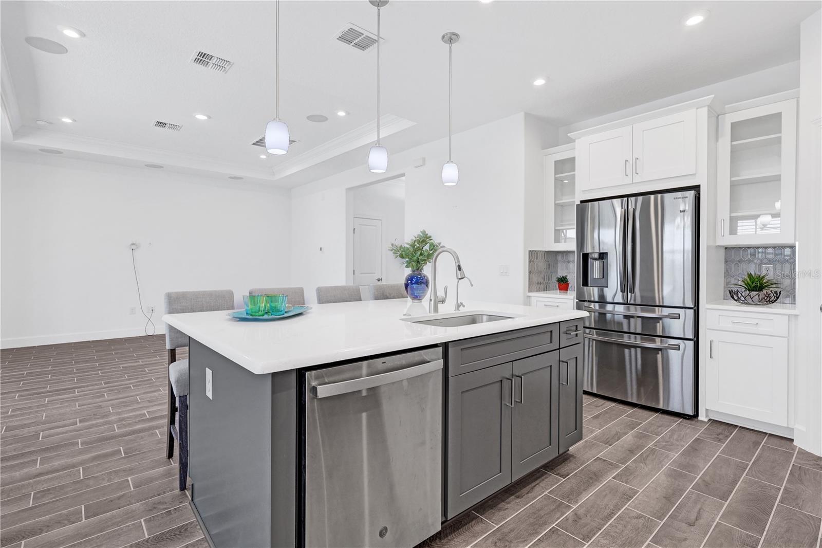 KITCHEN ISLAND