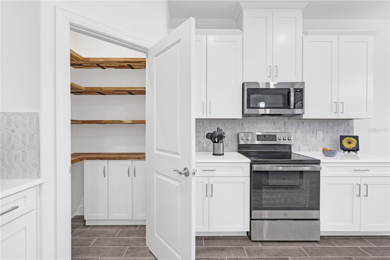 CUSTOM WALK-IN PANTRY